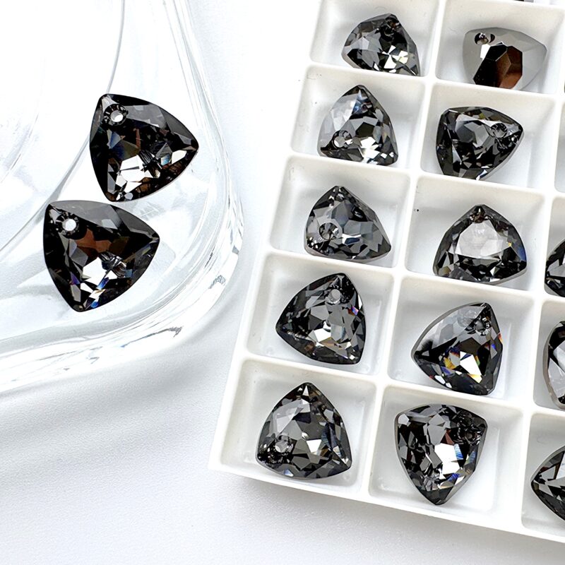 Кристалл SWAROVSKI Треугольник 10.5мм Цвет Silver Night (SINI) №3490