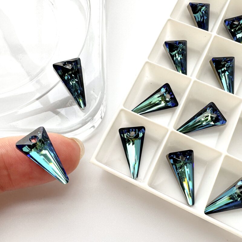 Кристалл SWAROVSKI Шип 18мм Цвет Bermuda Blue №3536