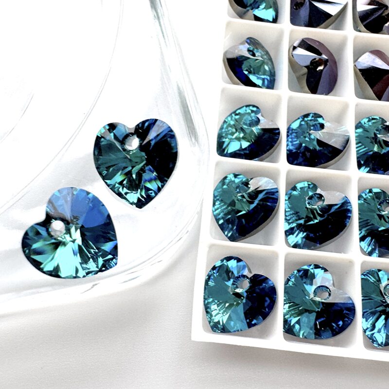 Кристалл SWAROVSKI Cердце 10мм Цвет Crystal (001) Bermuda Blue (BB) №3656