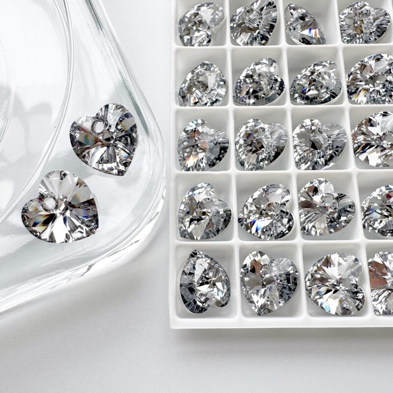 Кристалл SWAROVSKI Cердце 10мм Цвет Comet Argent Light (CAL) №3691