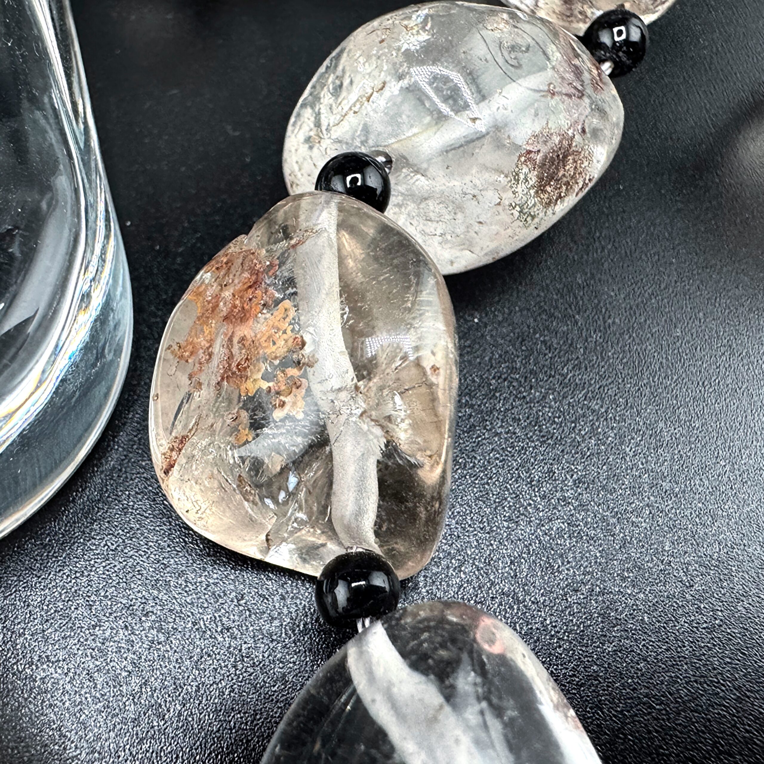 Горный Хрусталь с Включениями Форма Хаотичная Галька 20-22мм №2701 — изображение 3